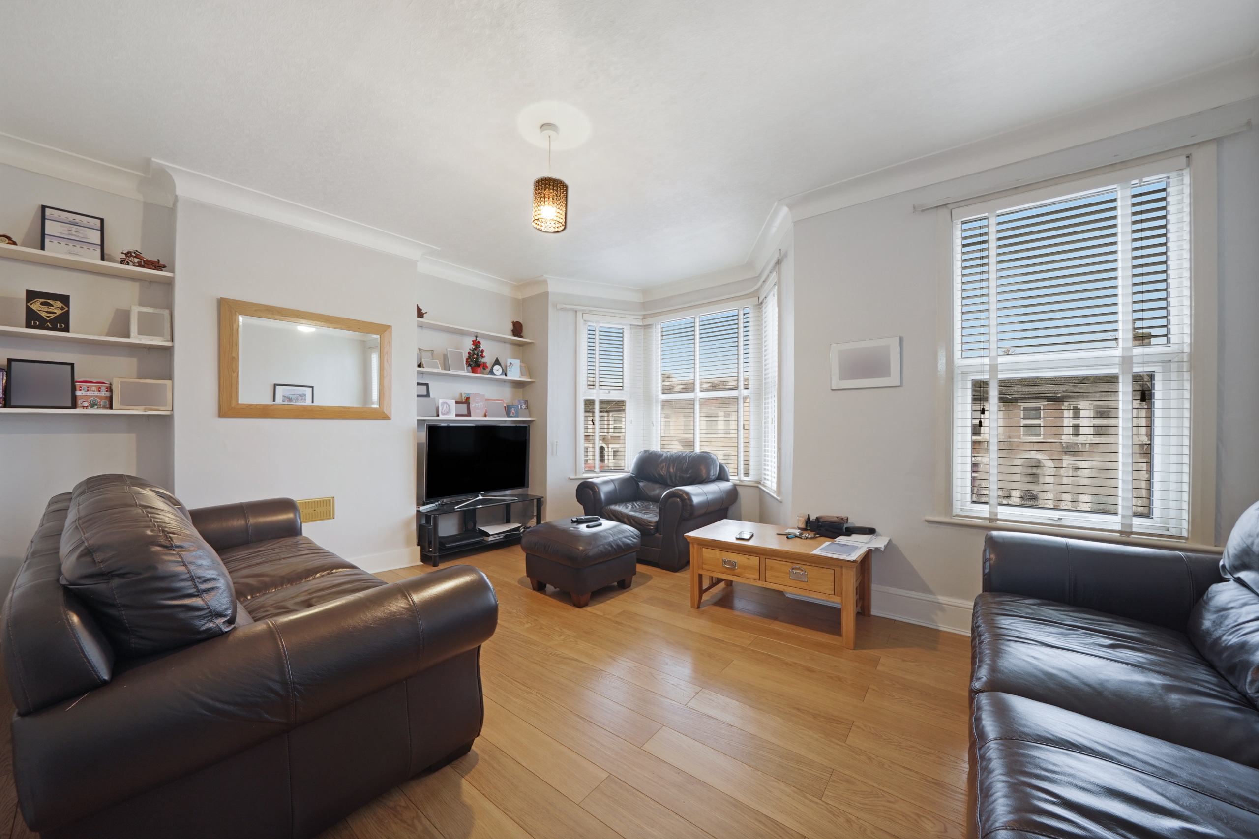 2 Bed, 1 Bath Property For Sale in 62c Elgin Road, Ilford, IG3