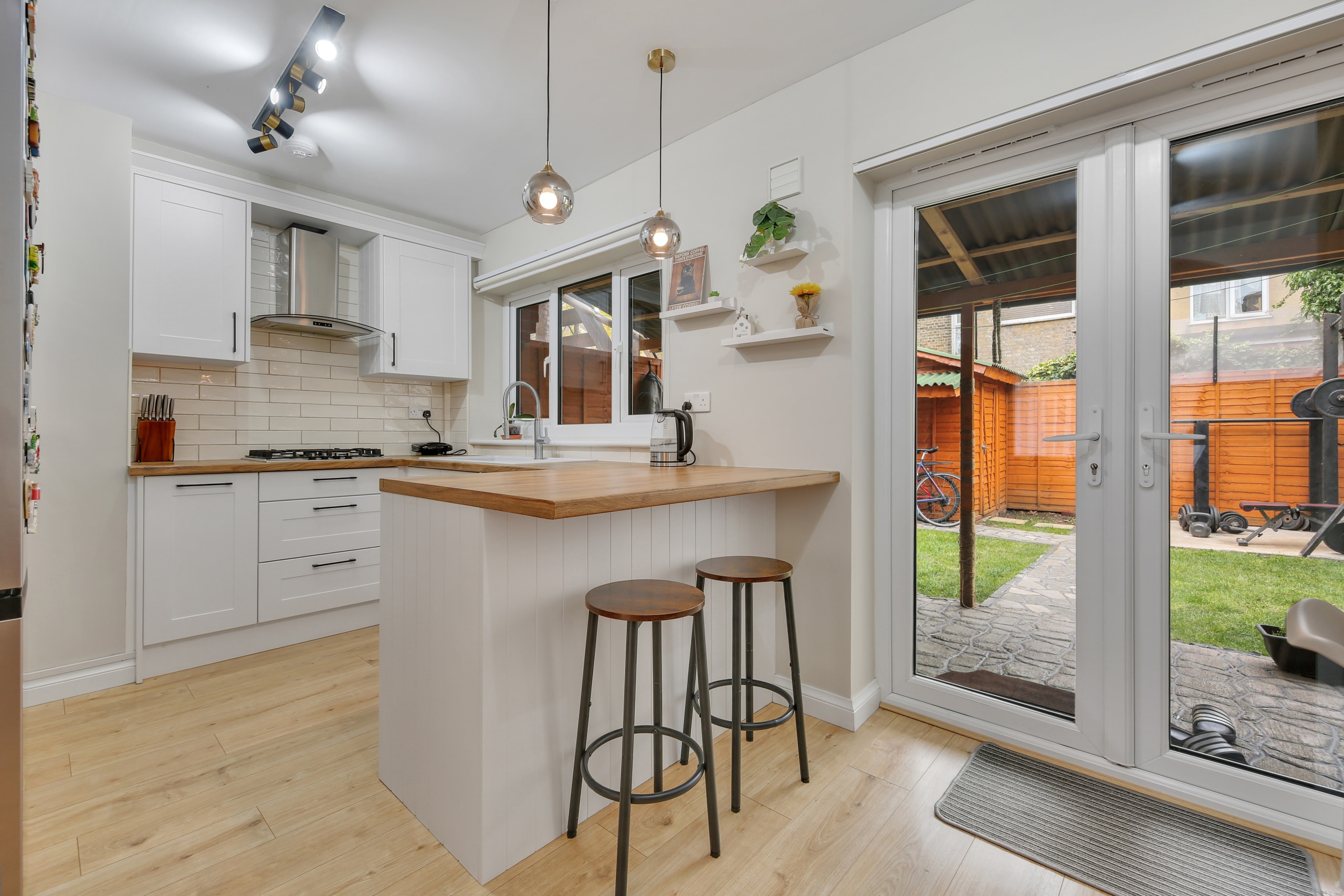 2 Bed, 1 Bath Property For Sale in Garfield Road, London, E13