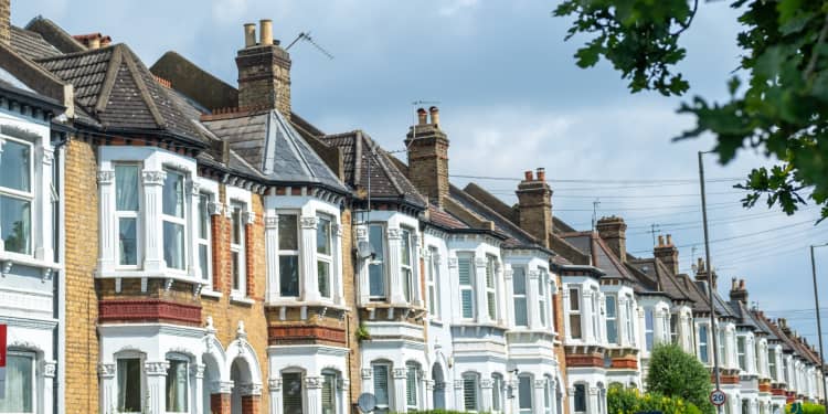 key streets and areas in Newbury Park for property